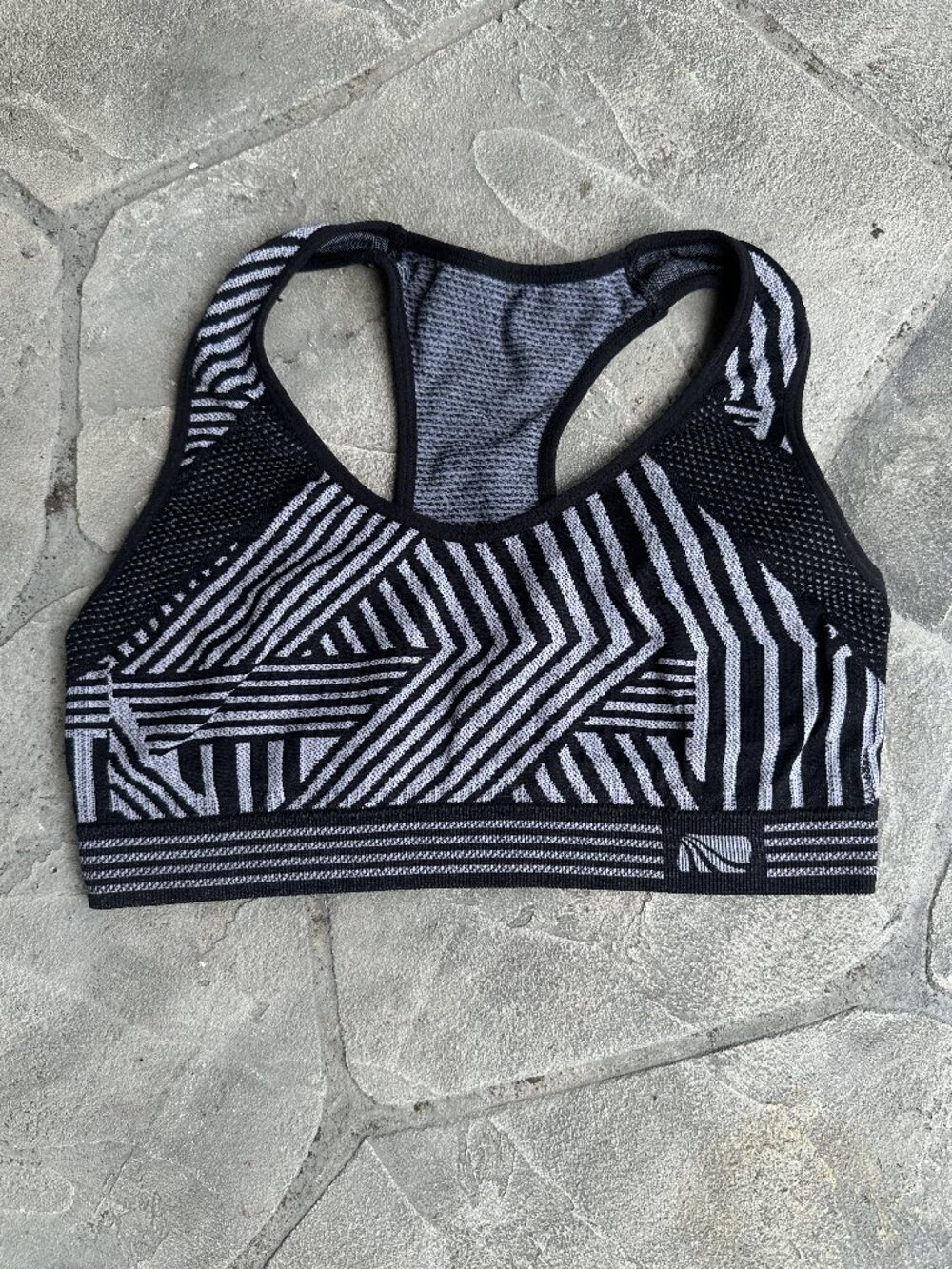 Geometric Striped Black & Gray Seamless Racerback Sports Bra - Small